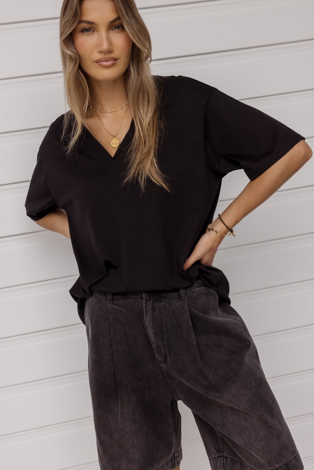 NIX V-Neck T-Shirt Black