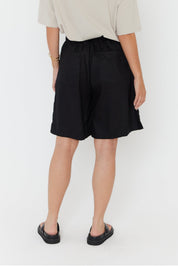 JUNY Shorts Black