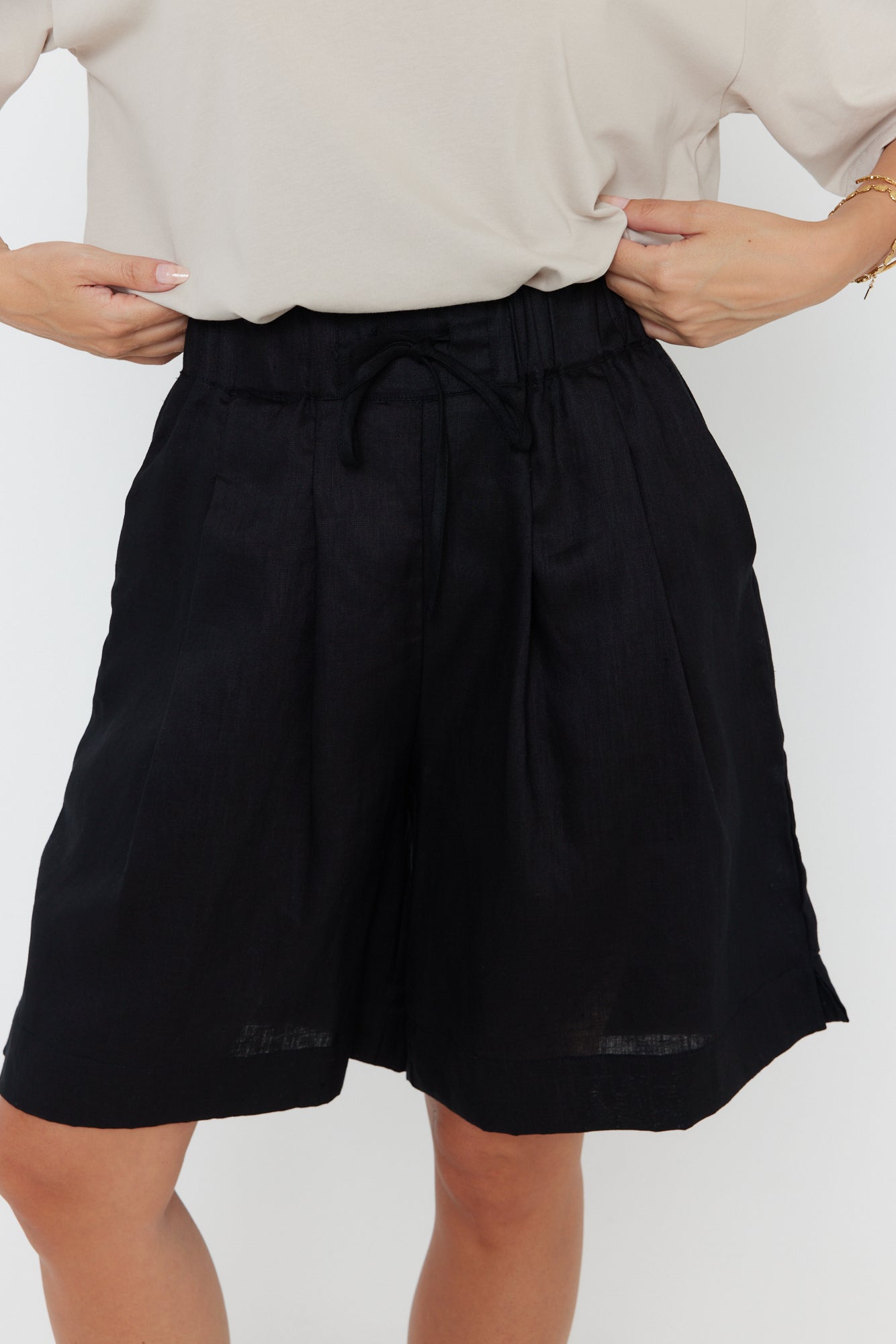 JUNY Shorts Black