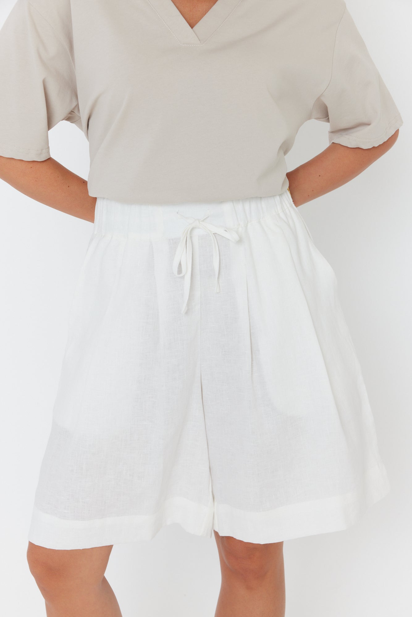 JUNY Shorts White
