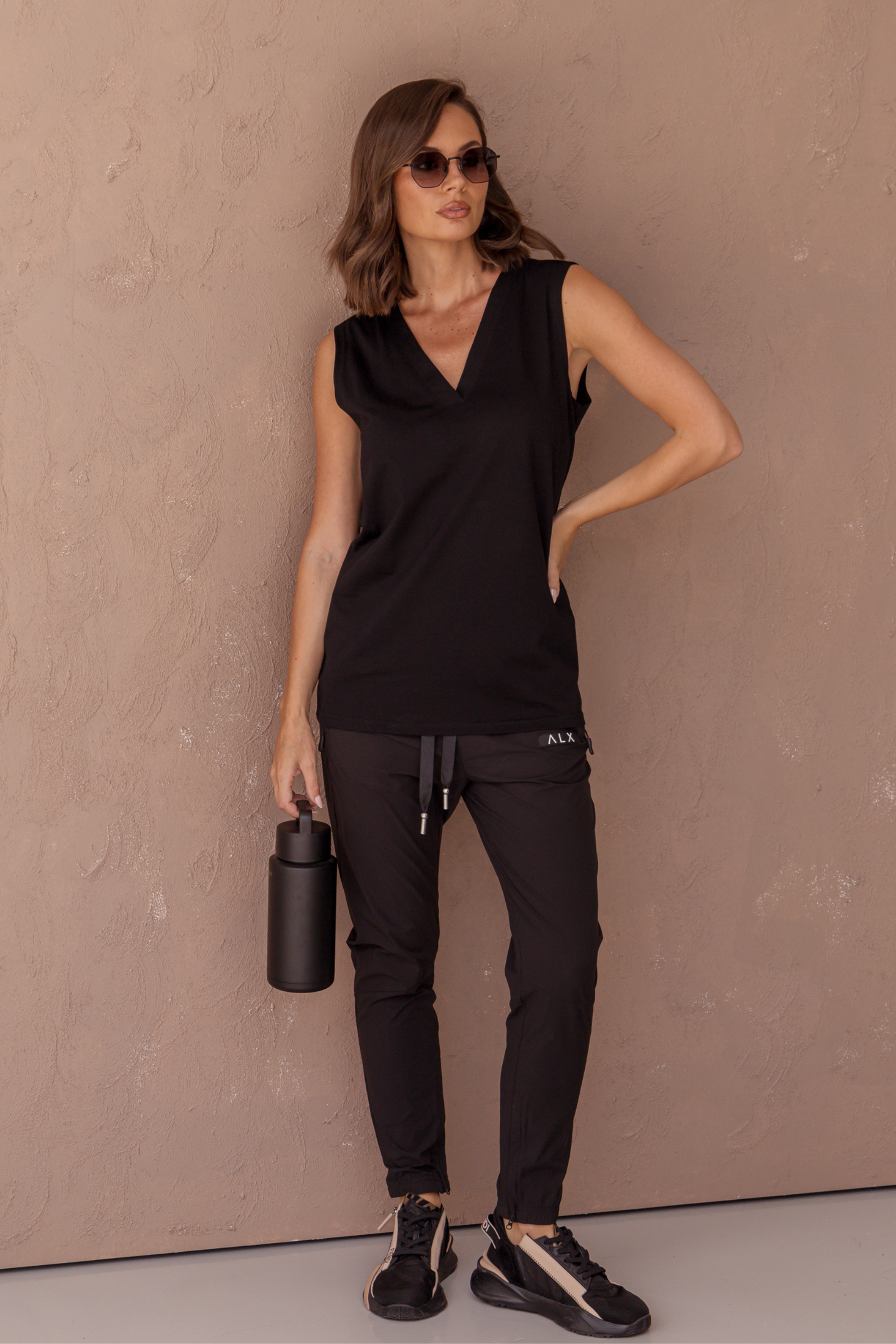 SIMBA V-Neck Black