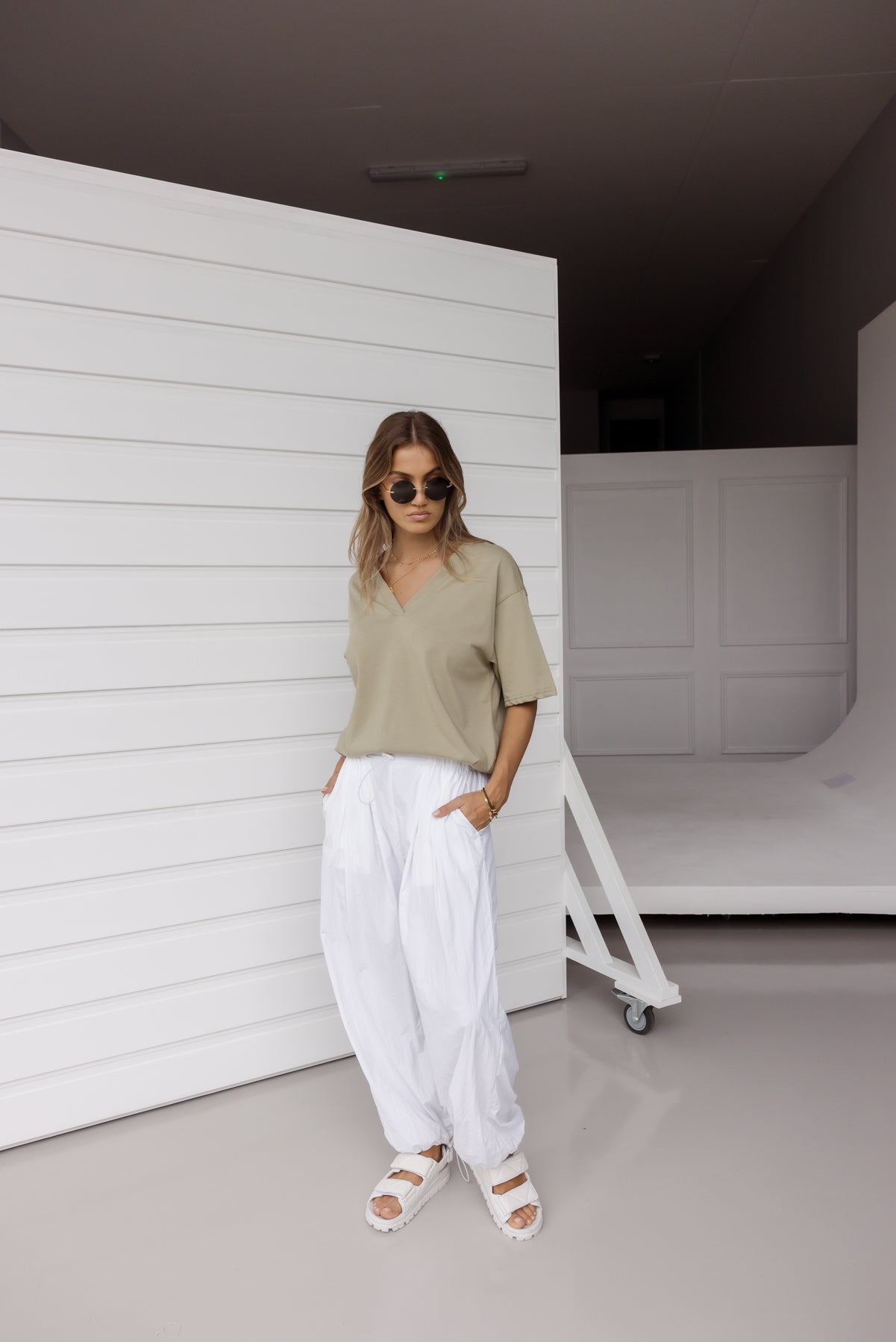 NIX V-Neck T-Shirt Green Taupe