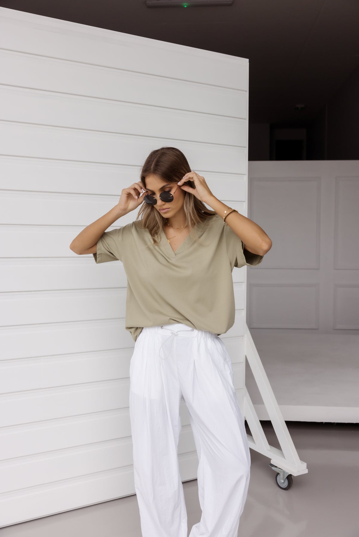 NIX V-Neck T-Shirt Green Taupe