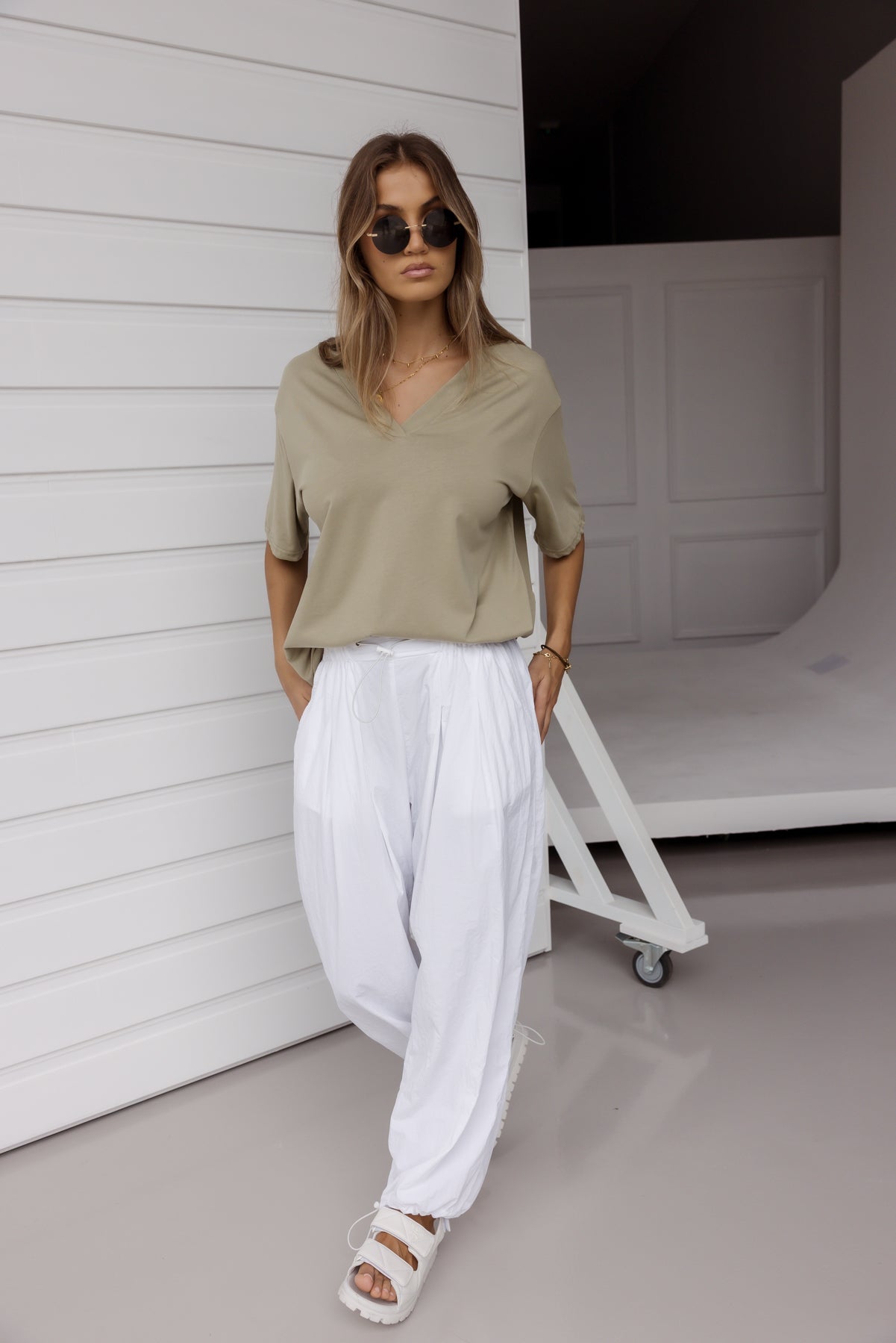NIX V-Neck T-Shirt Green Taupe
