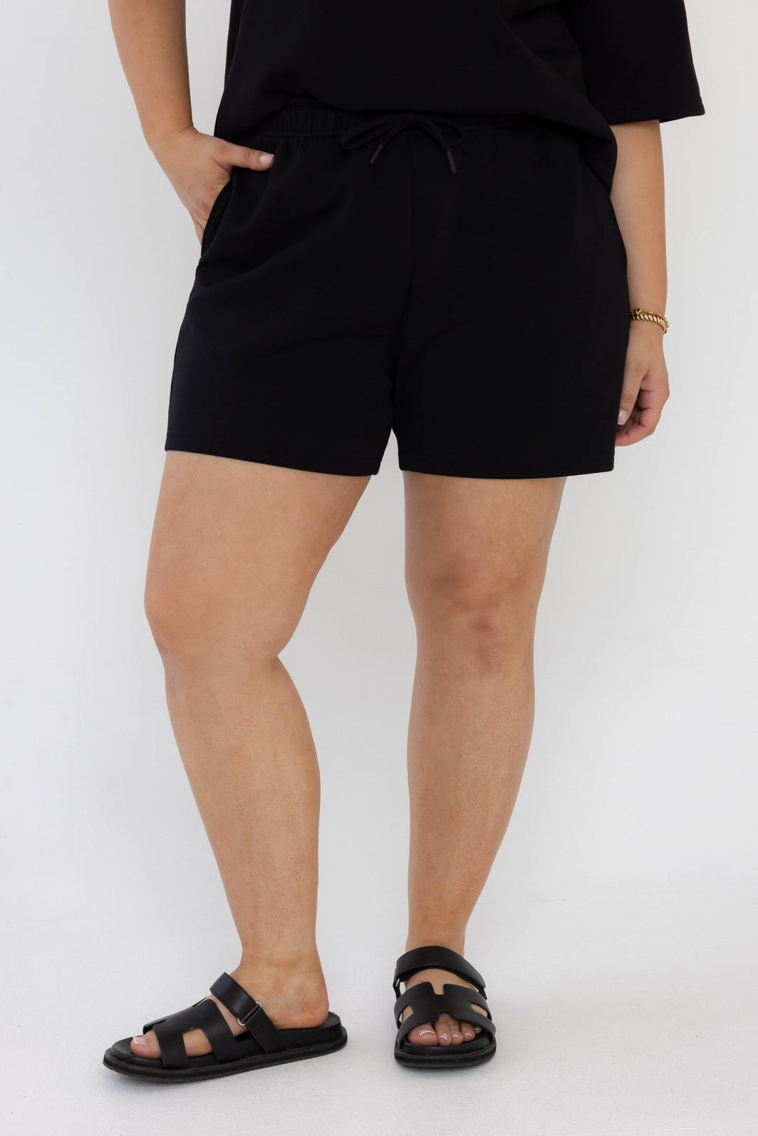 NODE Shorts Black