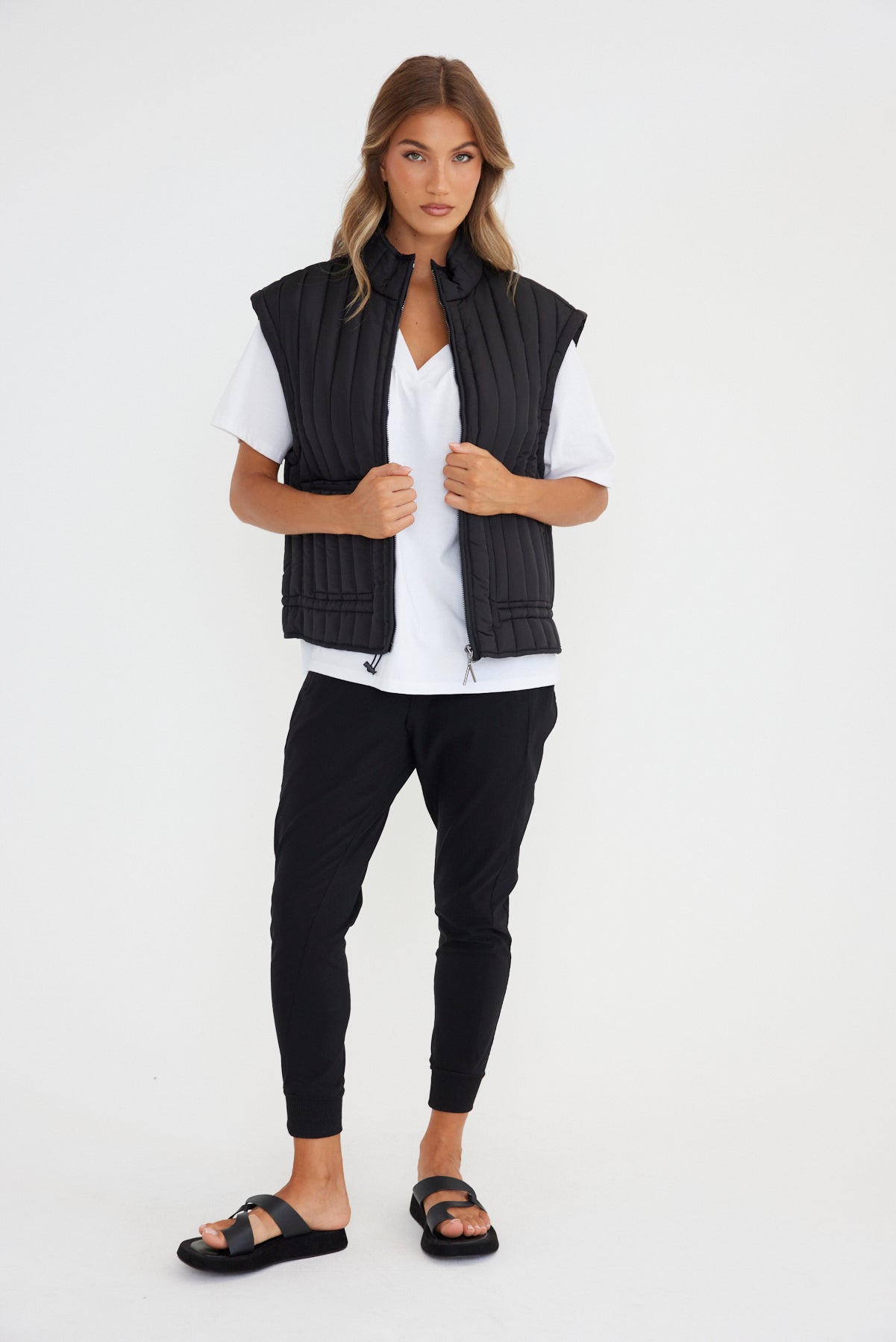 ARIA Vest Black