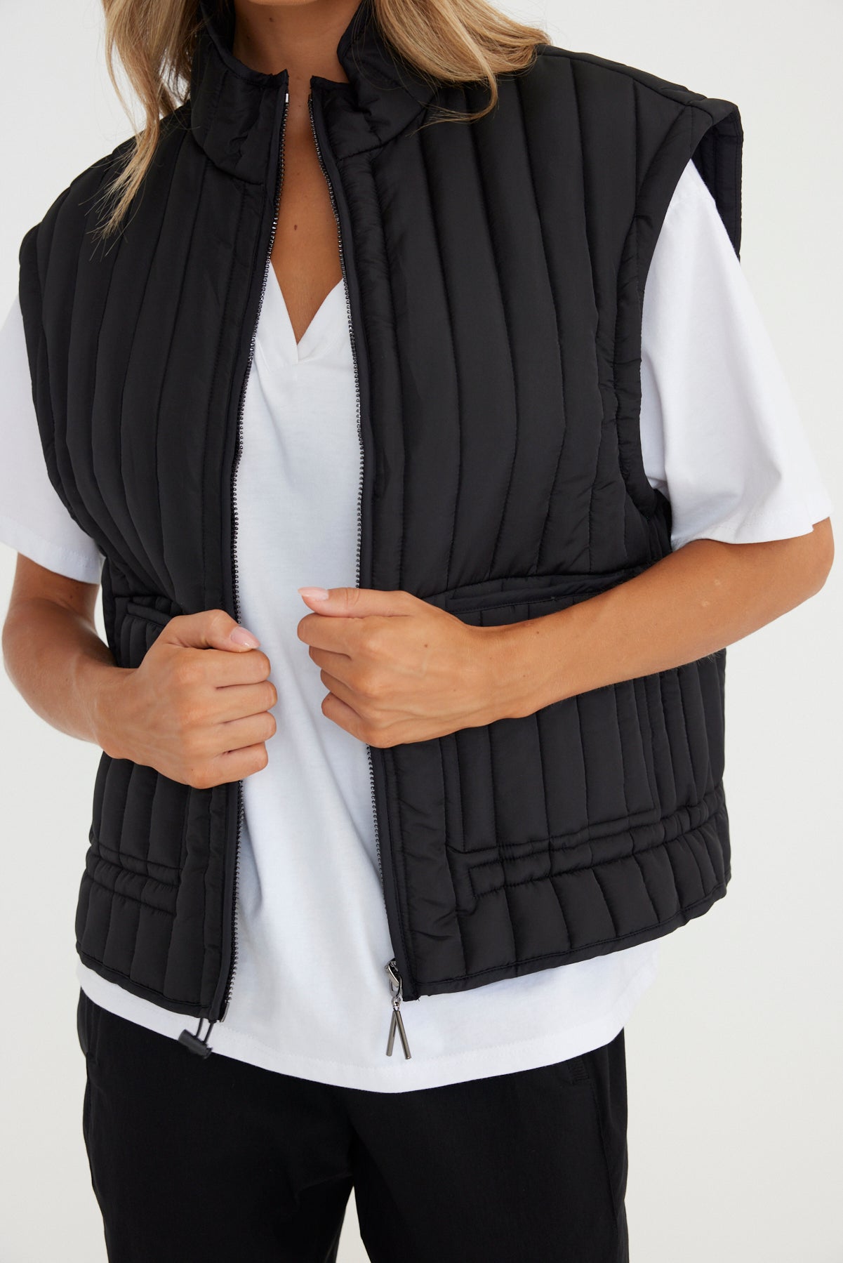 ARIA Vest Black