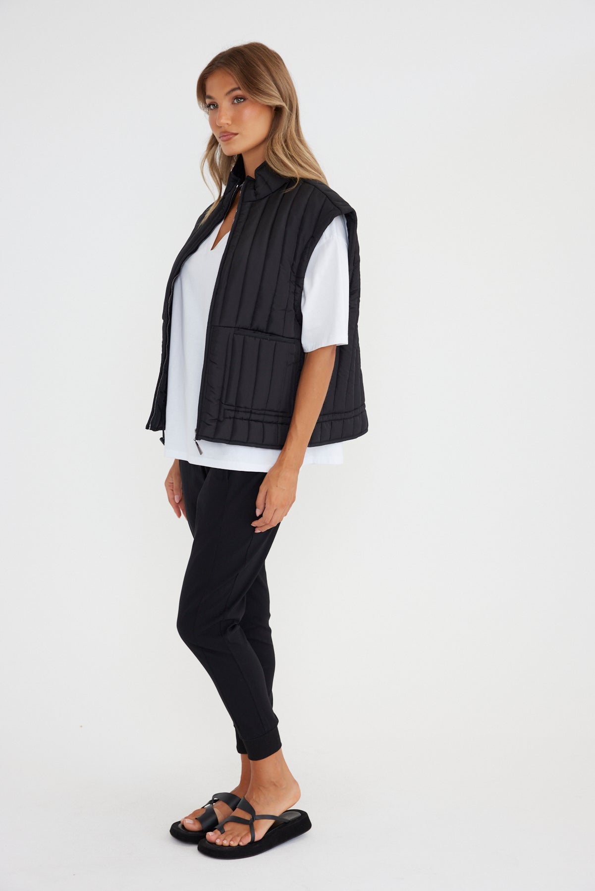 ARIA Vest Black