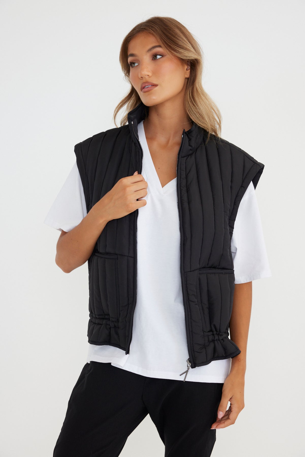 ARIA Vest Black