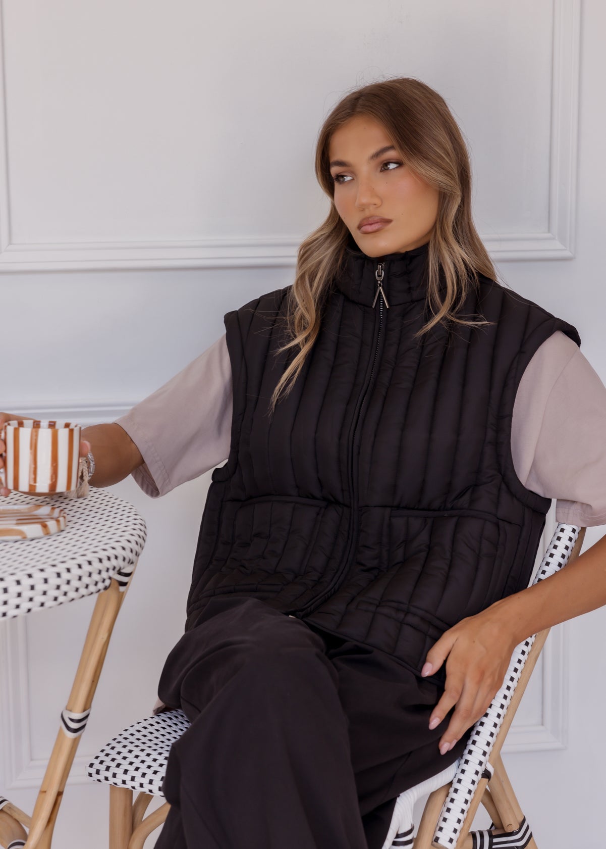 ARIA Vest Black