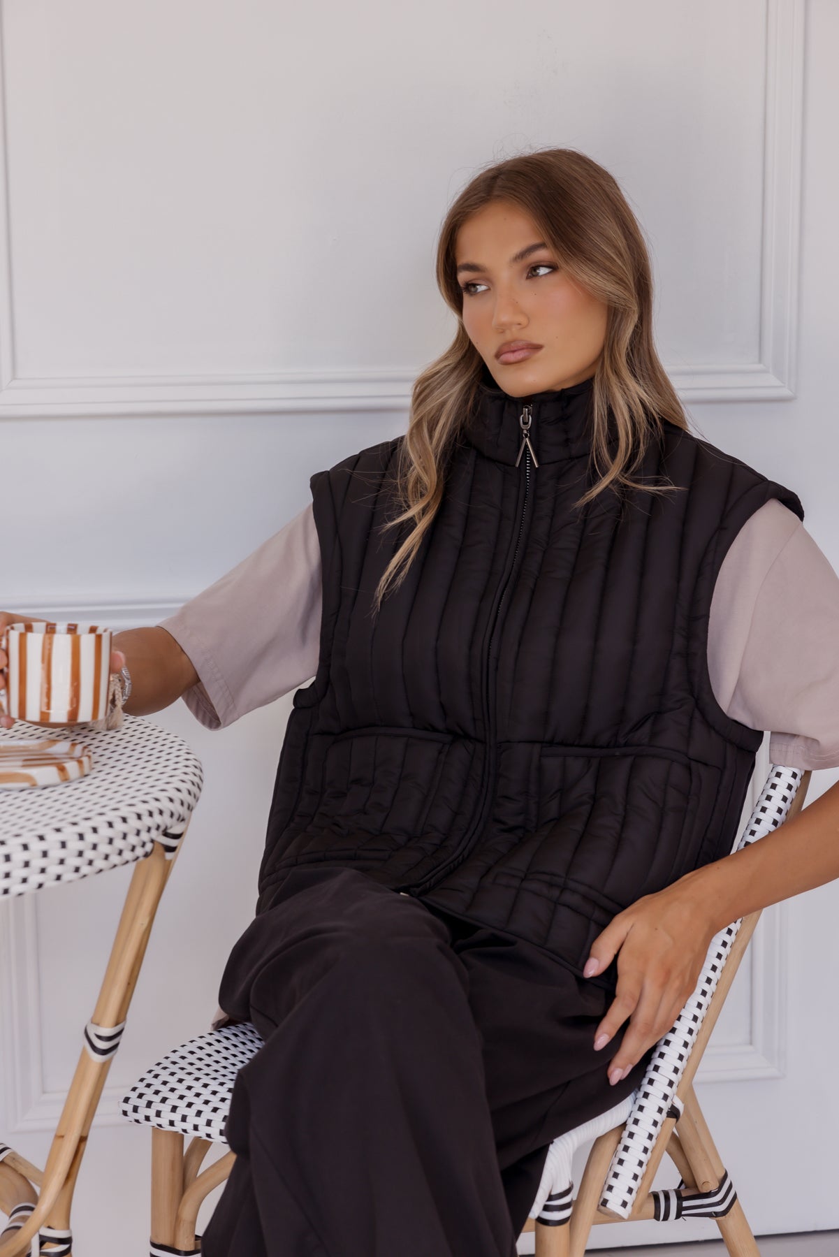ARIA Vest Black