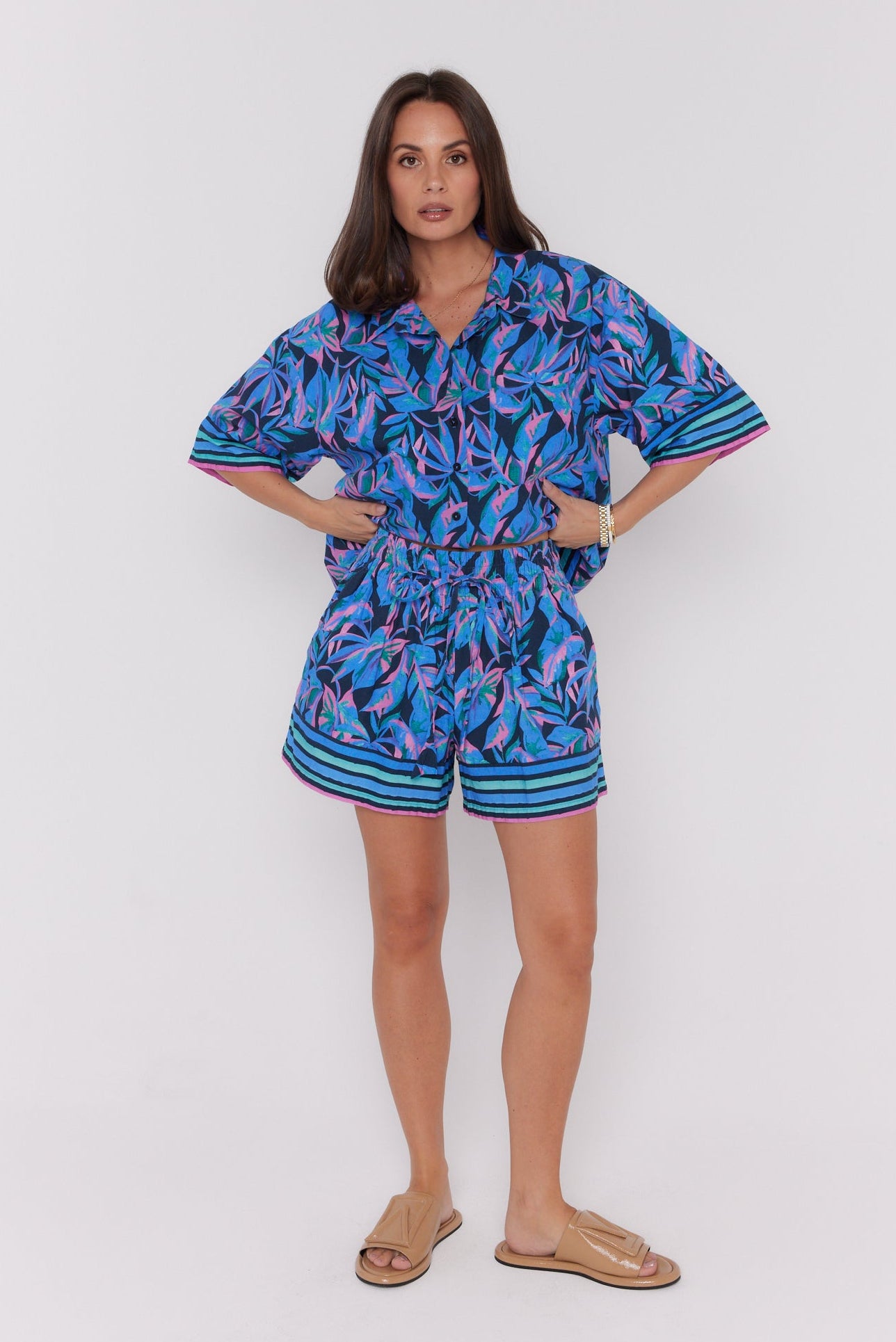 TRENE Shorts Navy Floral Print