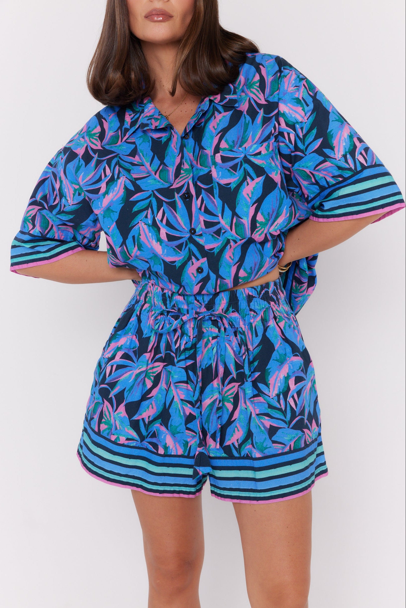 TRENE Shorts Navy Floral Print