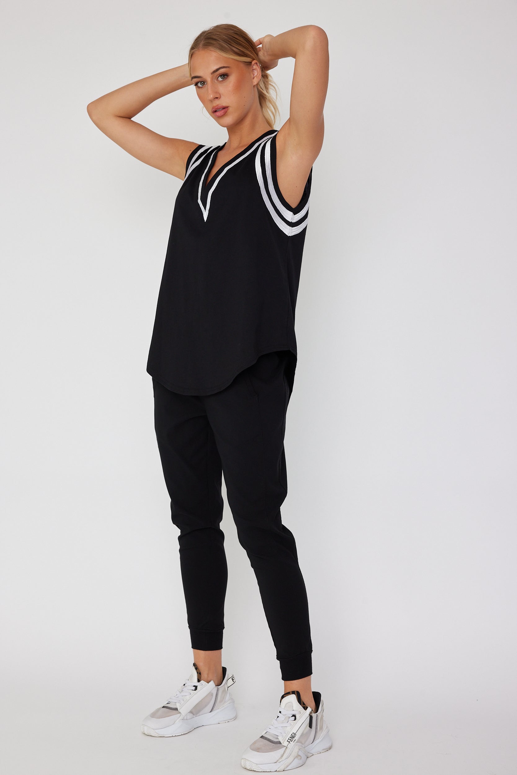 JOBAK Singlet Black & White