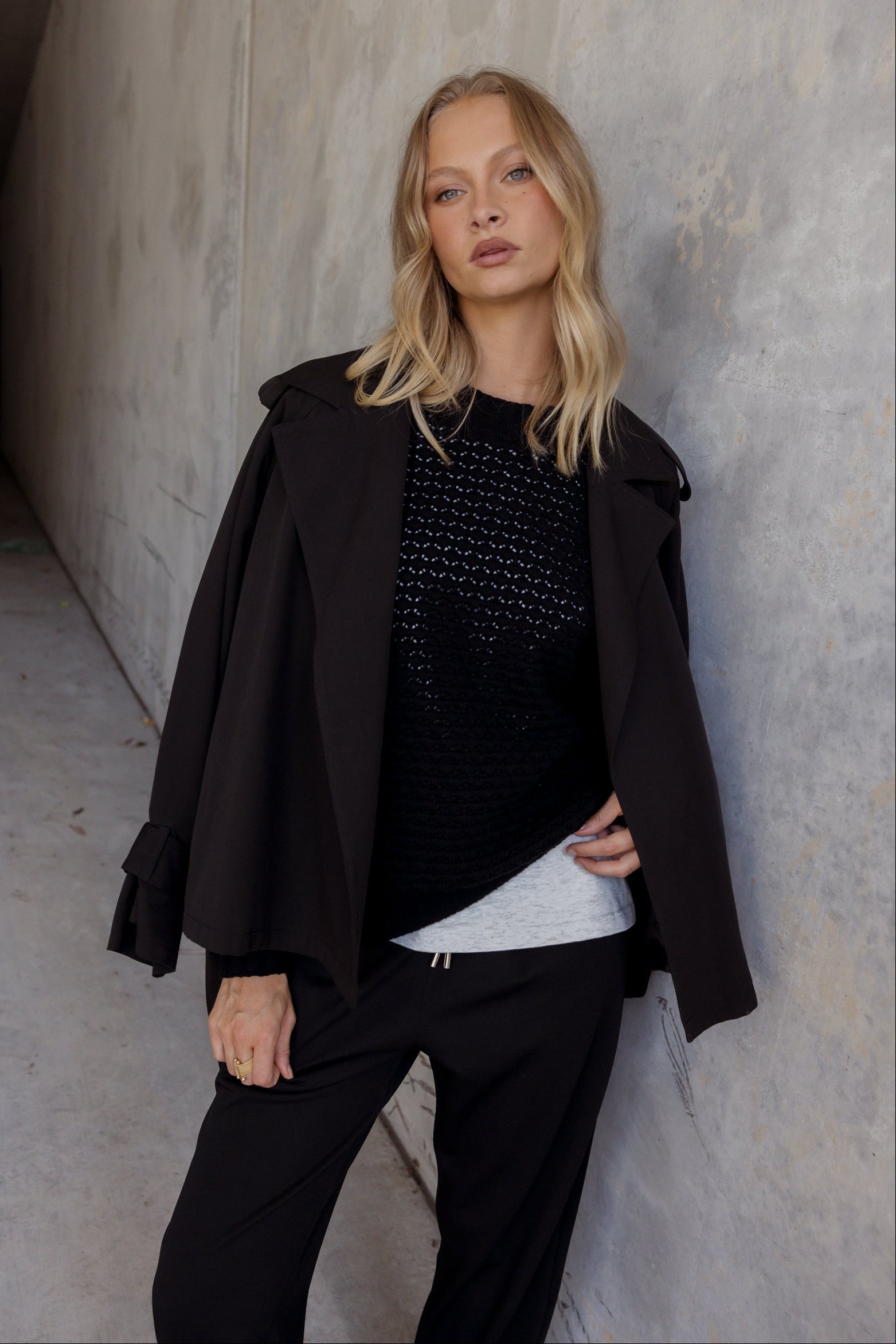 SOREN Soft Cropped Trench Black