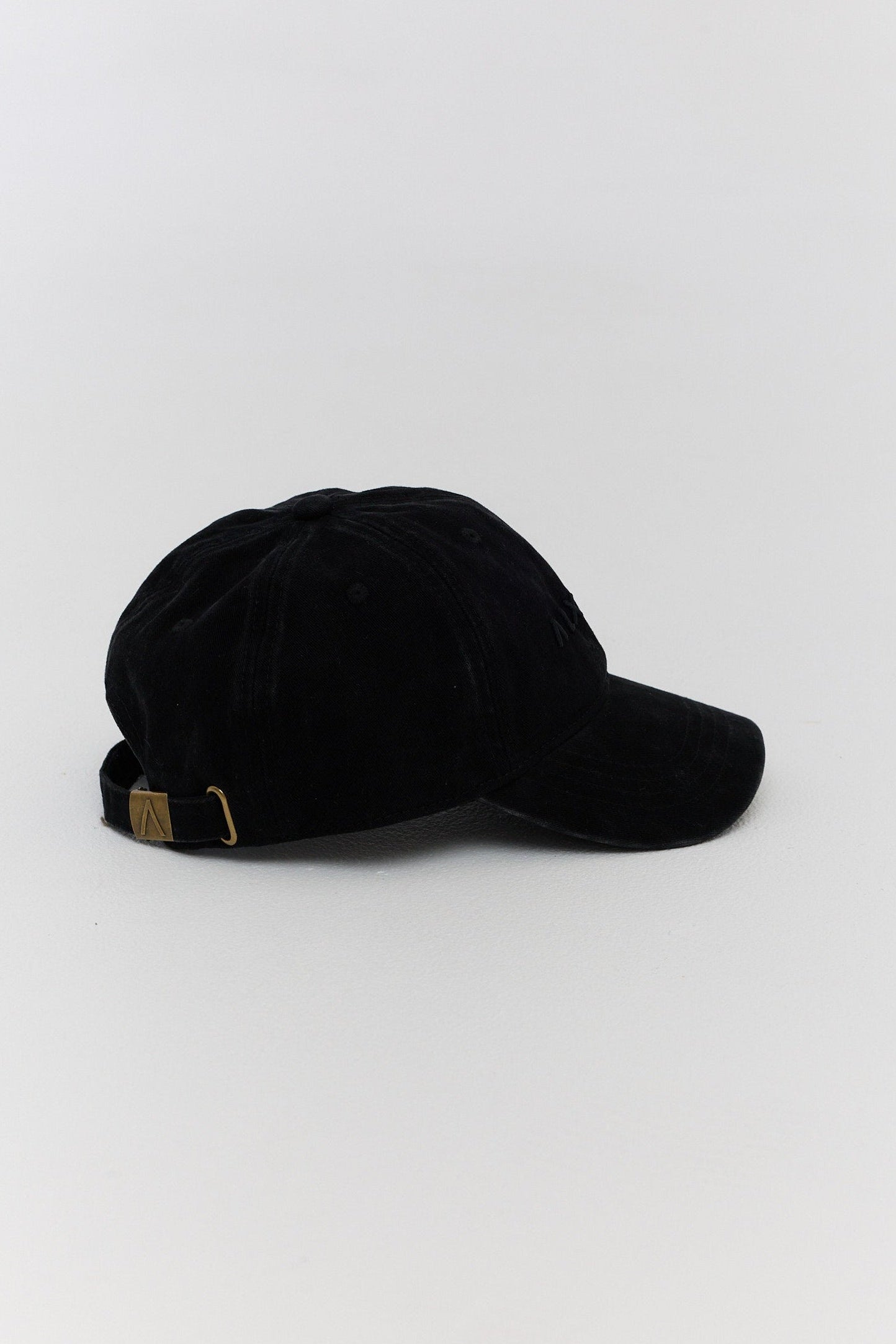 CAP Washed Black