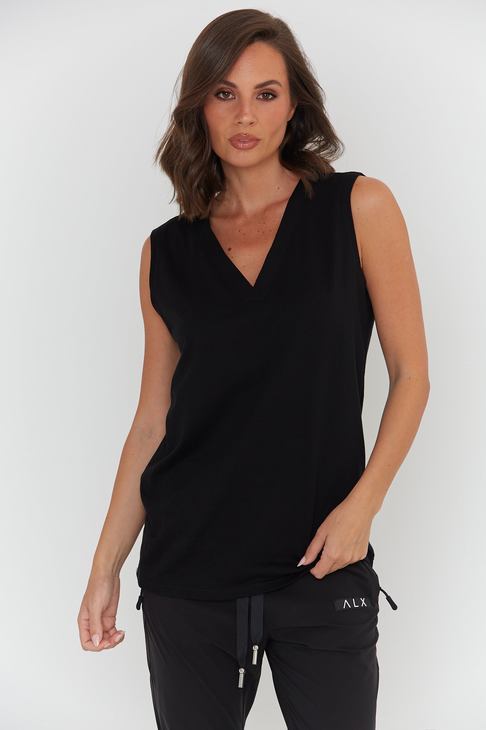 SIMBA V-Neck Black – A L E X A N D R A
