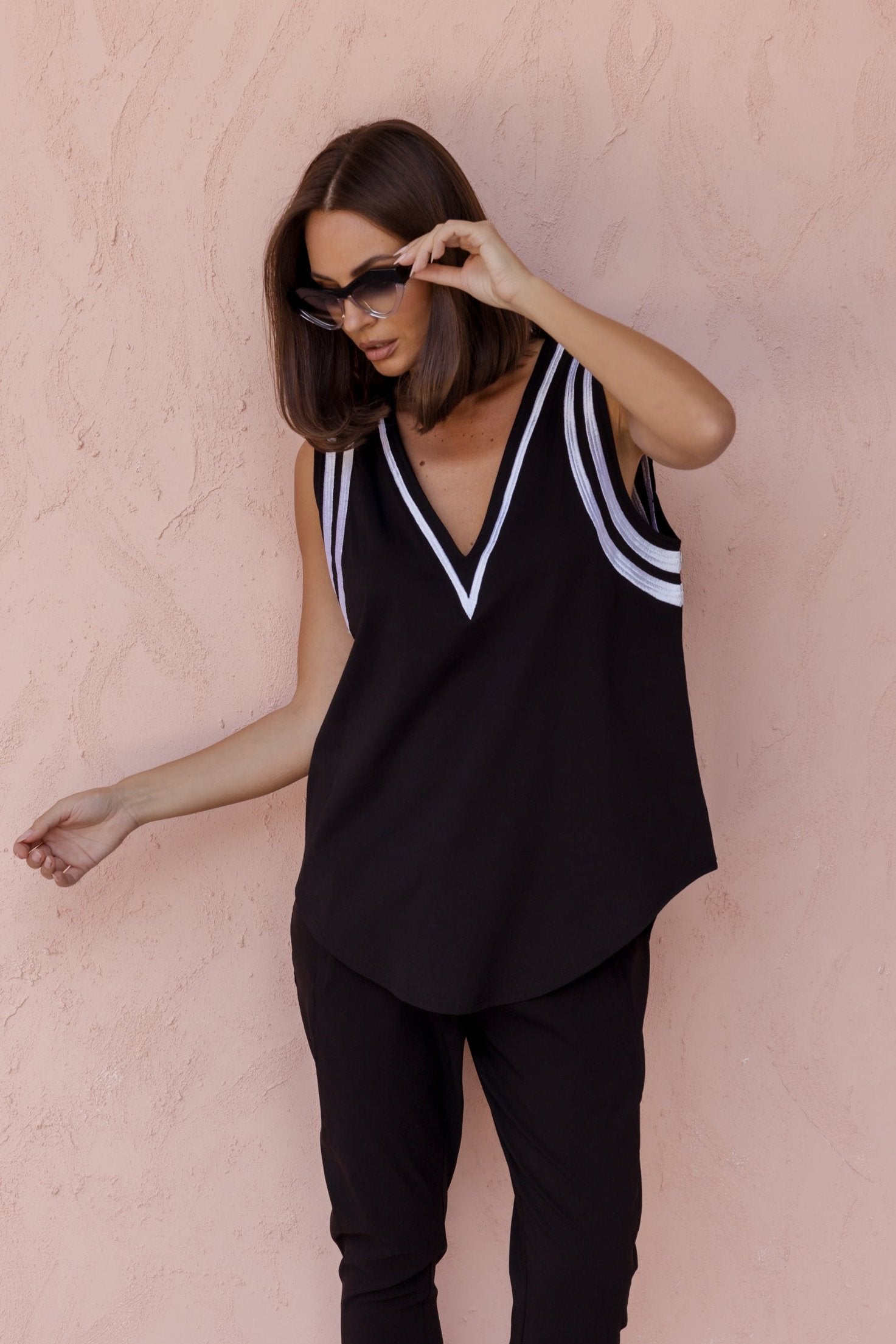 JOBAK Singlet Black & White