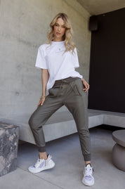 JOEY Pants Vegan Leather Olive