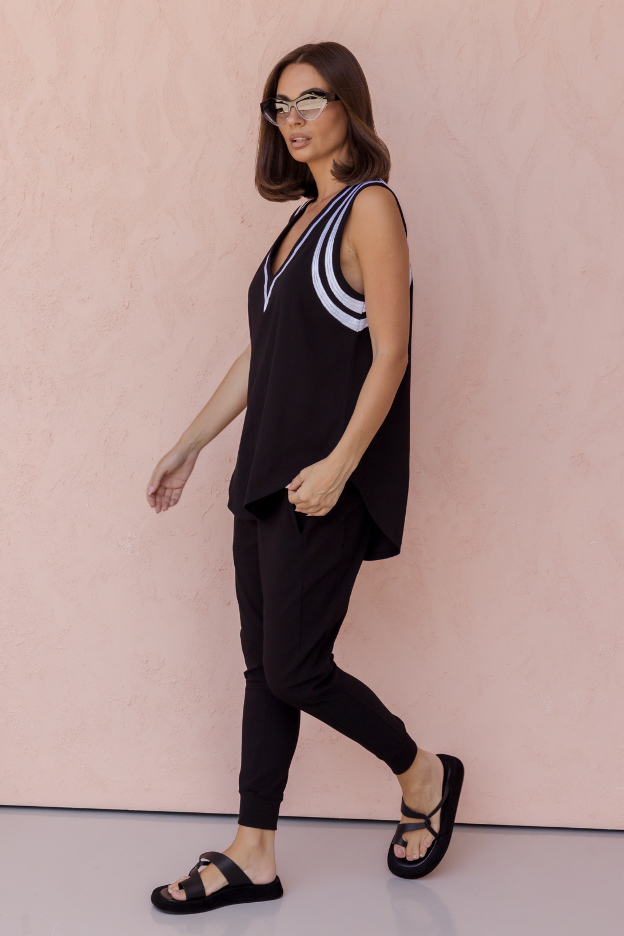 JOBAK Singlet Black & White