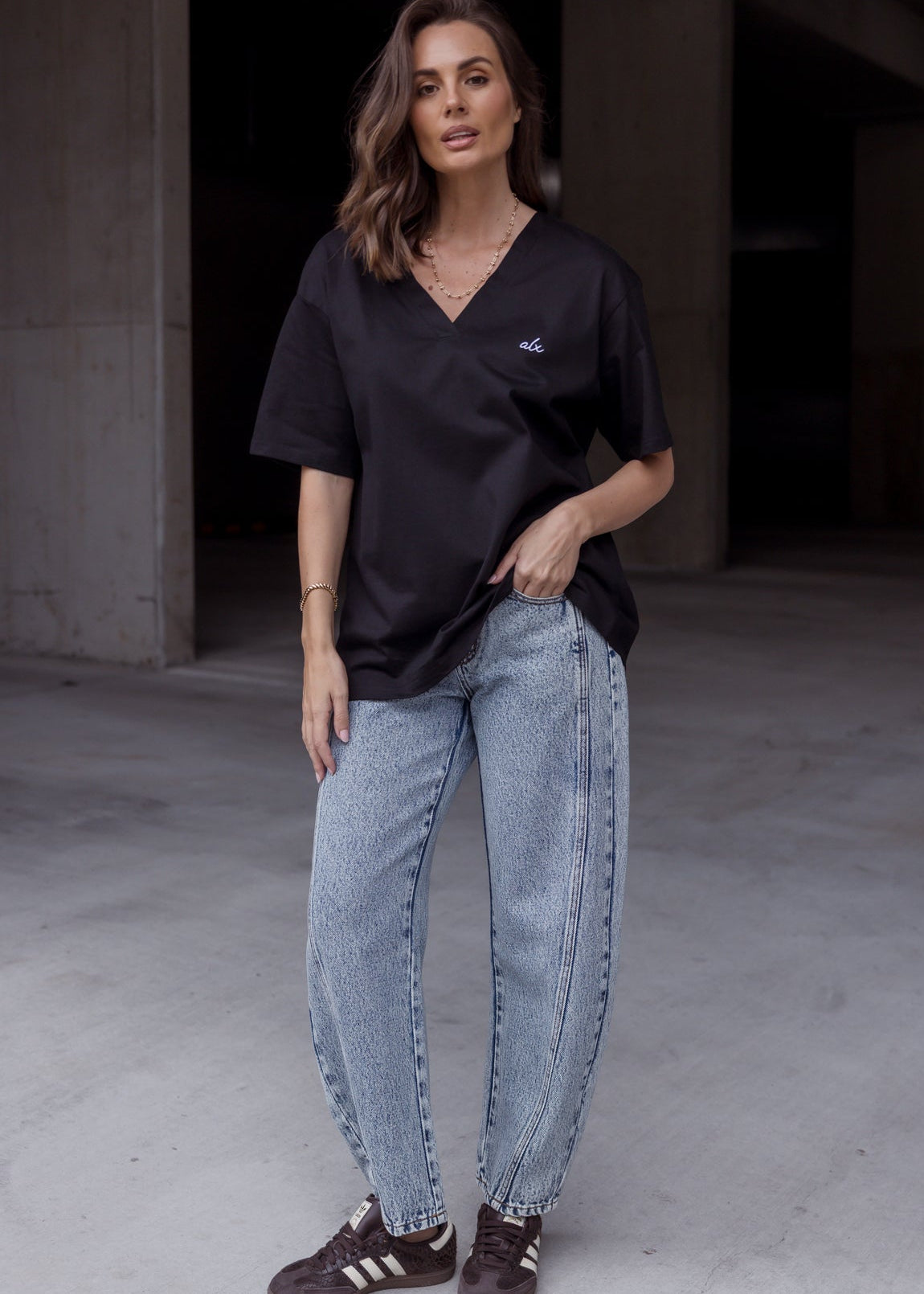 AVARA V-Neck T-Shirt Black - campaign full body