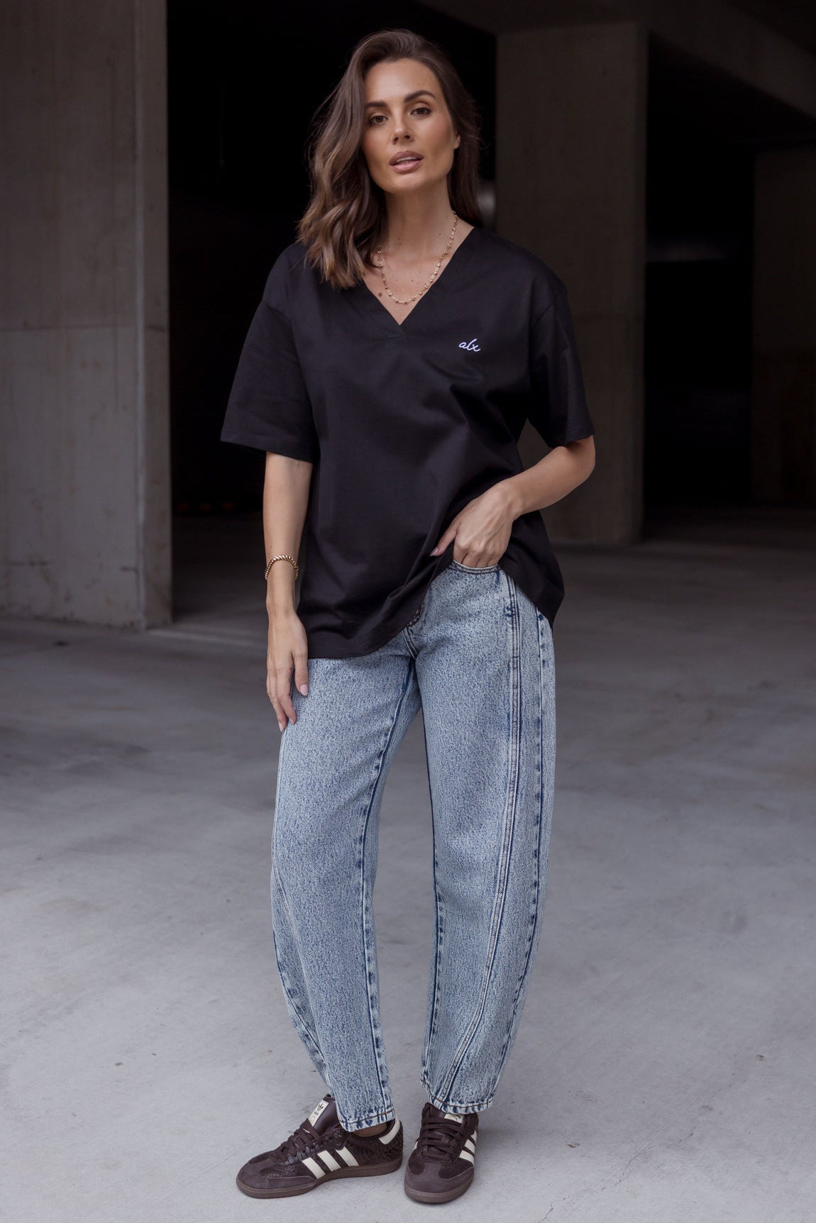 AVARA V-Neck T-Shirt Black - campaign full body