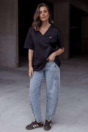 AVARA V-Neck T-Shirt Black - campaign full body