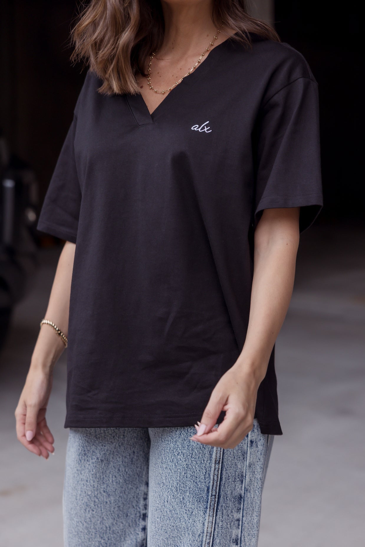 AVARA V-Neck T-Shirt Black - campaign detail